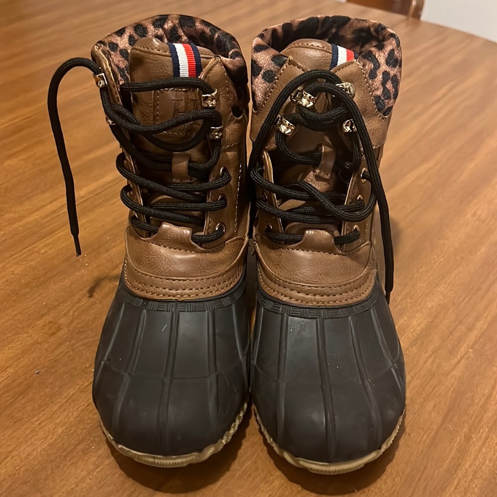 Tommy Hilfiger Duck/rain boots sz 7